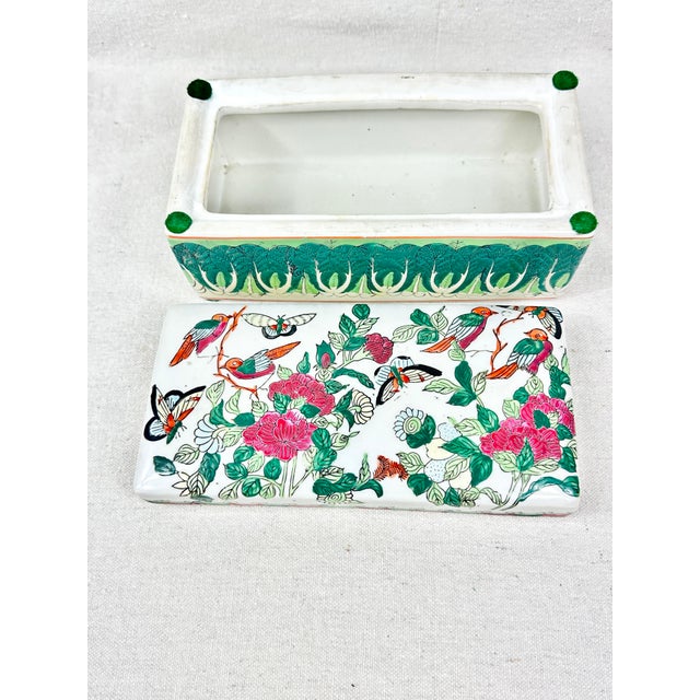 Late 20th Century Vintage Chinoiserie Famille Verte "Bok Choy" Porcelain Lidded Box For Sale - Image 5 of 9