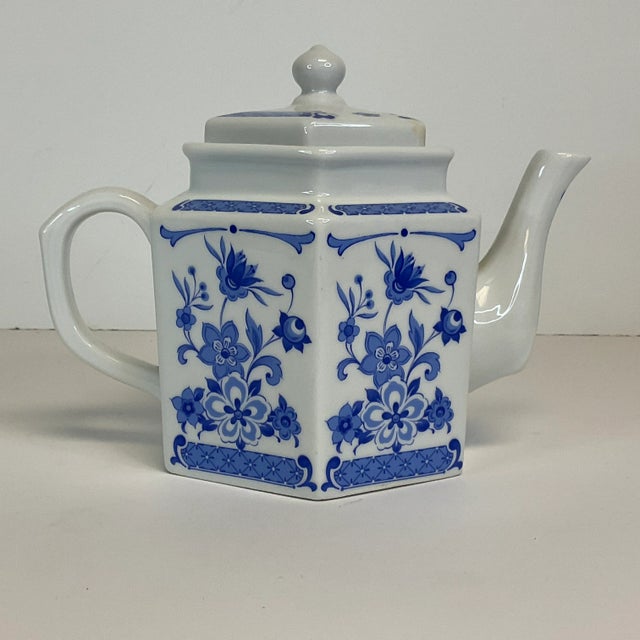 English Vintage Italian Tuscany Style Blue and White Porcelain Tea Pot For Sale - Image 3 of 10