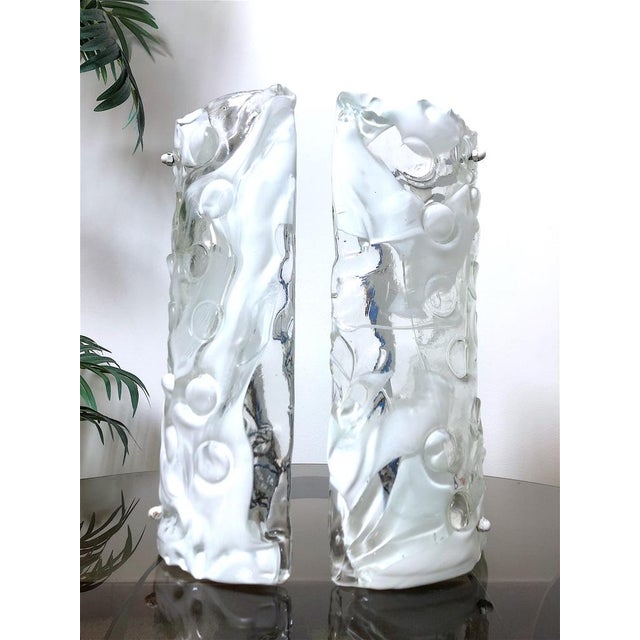 This pair of wall lamps is an authentic example of the timeless style of Mazzega, a brand synonymous with excellence in...