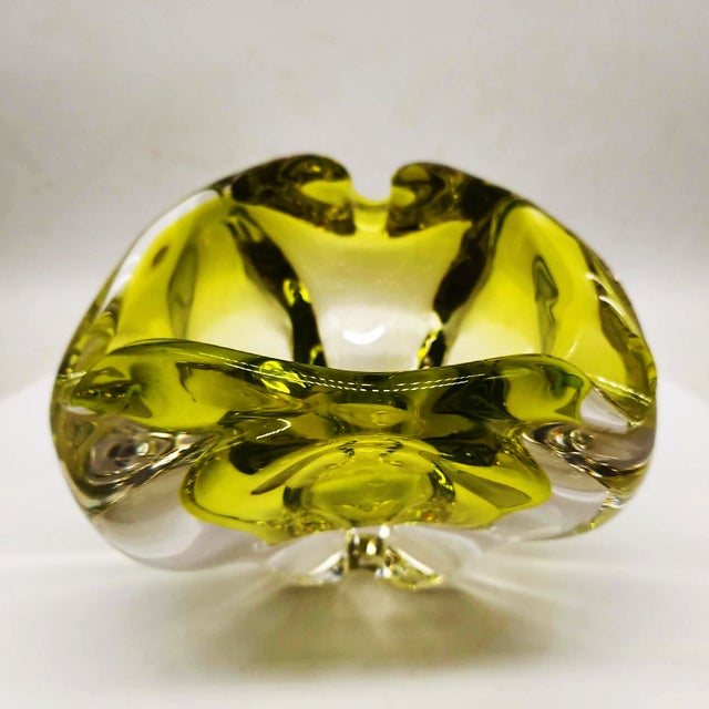 Large Triangular Ashtray or Catch-All in Murano Glass, Italy, 1950s For Sale - Image 4 of 12