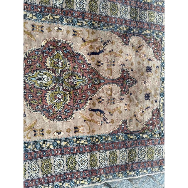 Pretty mid century Pakistani rug with a central medallion floral Persian rug and nice colours with a light pink, purple...