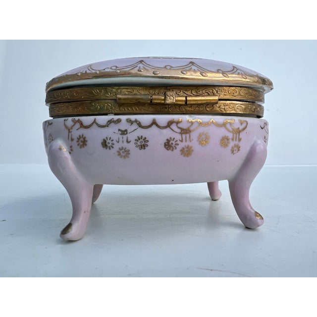 Early 20th Century Vintage Victorian Footed Porcelain Jewelry/Trinket Box For Sale - Image 5 of 5