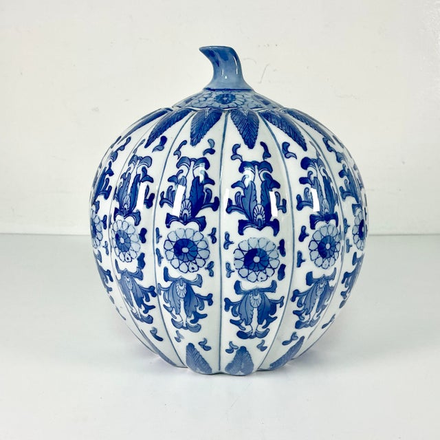Vintage Home is pleased to present this lovely Chinoiserie Blue & White large Pumpkin. The design features an array of...