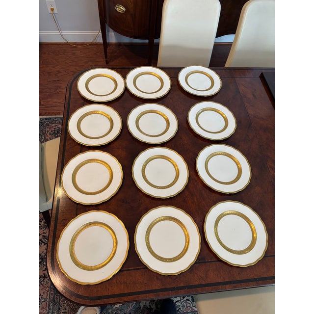 George Jones & Sons 1900 George Jones & Son Crescent Antique Porcelain Gold Encrusted Dinner Plates - Set of 12 For Sale - Image 4 of 8