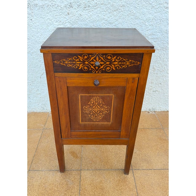 Brown 1940s Pair of French Marquetry Bedside Cabinets With Inlaid Decoration For Sale - Image 8 of 9