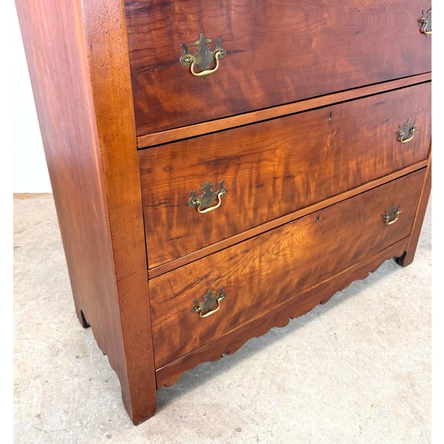 Antique 19th Century Cherry American Empire / Federal Style Chest of Drawers For Sale - Image 11 of 12