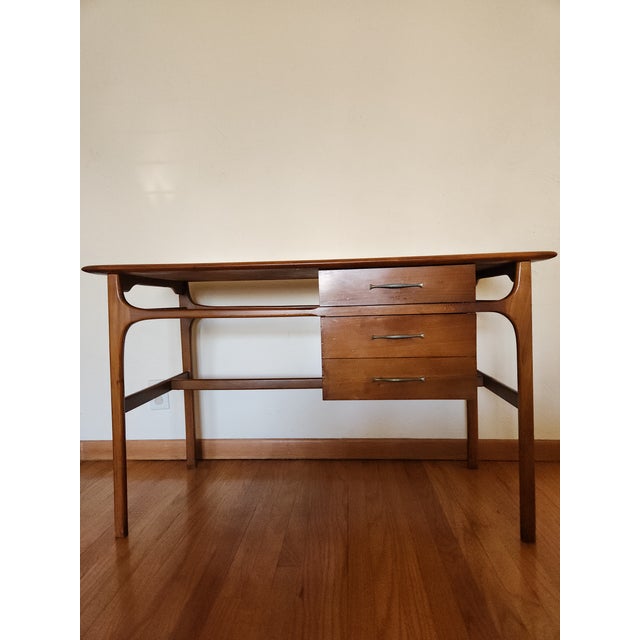 Attributed to Lane desk, from the sought after Acclaim series. The hard to find version is in lovely condition. The...