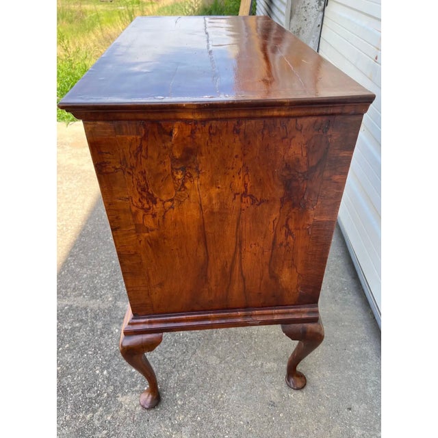 Wood 18th Century Queen Anne Crossbanded Walnut Chest on Frame For Sale - Image 7 of 8