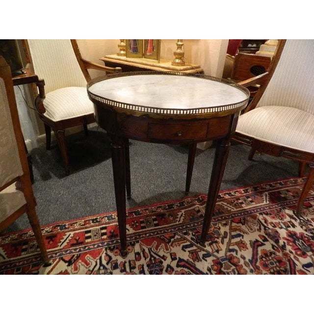 French Louis XVI Style Mahogany and Marble Top Bouillotte Table, 19th Century For Sale - Image 3 of 12