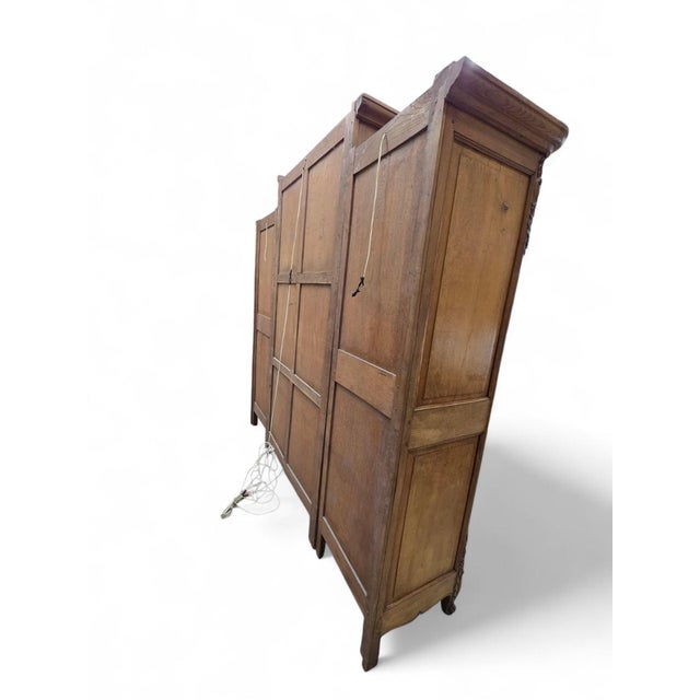 Antique French Louis XV Style Hand-Carved Walnut Vitrine Bookcase For Sale - Image 11 of 12