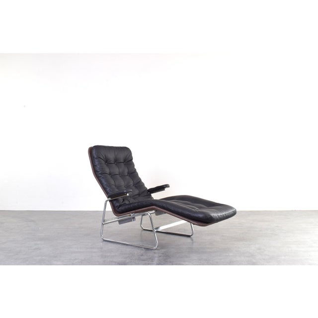 The Fenix chaise lounge designed by Sam Larsson for the Swedish company Dux is an interesting example of 1960s...