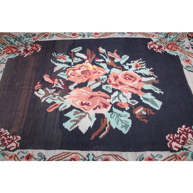 Textile Vintage Anatolian Floral Kilim With Central Bouquet – Handwoven Wool Flatweave Kilim Rug -5' 8'' X 8' 2'' For Sale - Image 7 of 12