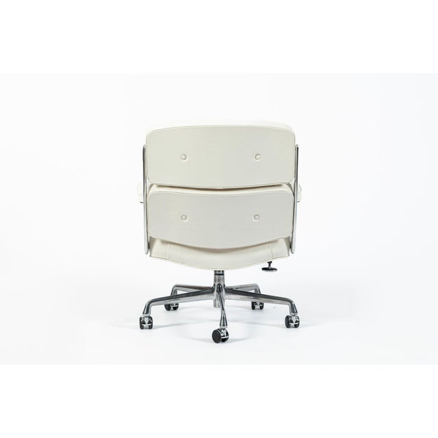 Herman Miller Eames Time Life Lobby White Leather Office Chair 2021 For Sale In Detroit - Image 6 of 15