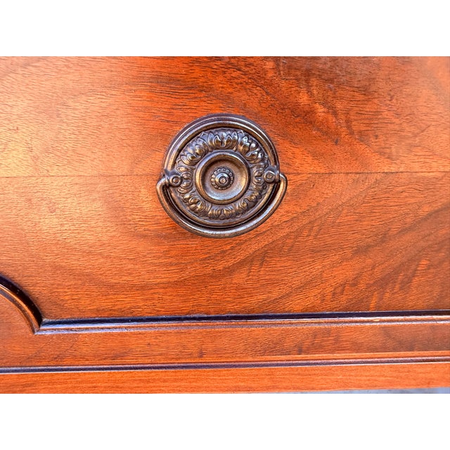 Antique 1920s Federal Hepplewhite Revival Walnut China Cabinet Display Hutch For Sale - Image 14 of 14