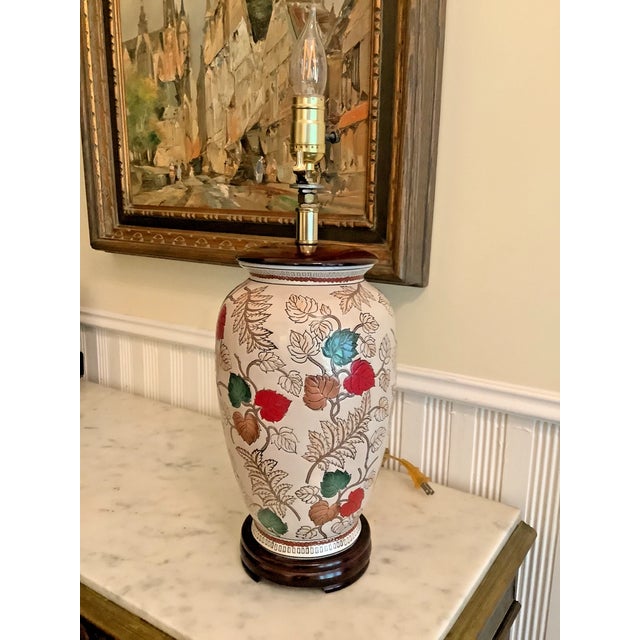 Mid-Century Modern Vintage Chinoiserie Porcelain Hand Painted Wood Base Table Lamp For Sale - Image 3 of 5