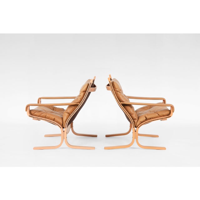 Ingmar Relling Vintage Siesta Chairs in Tan Leather and Plywood by Ingmar Relling for Westnofa, 1960s, Set of 2 For Sale - Image 4 of 5