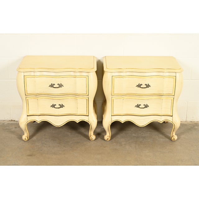 French Provincial White Furniture French Provincial Louis XV Cream Lacquered Nightstands, Pair For Sale - Image 3 of 15
