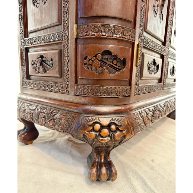 1950's George Zee Chinese Chippendale Dry Bar Expanding Cabinet For Sale - Image 11 of 18