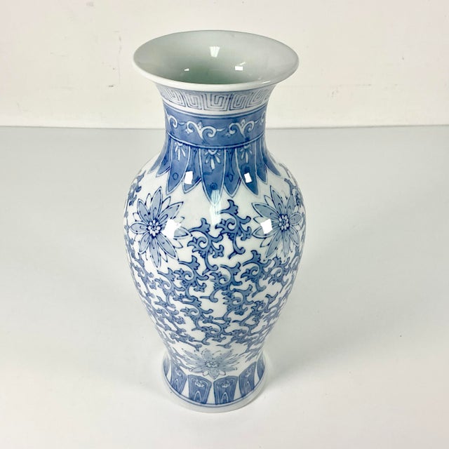 Chinoiserie 1980s Vintage Chinoiserie Boho Chic Hollywood Regency Light Blue & White Vase For Sale - Image 3 of 11