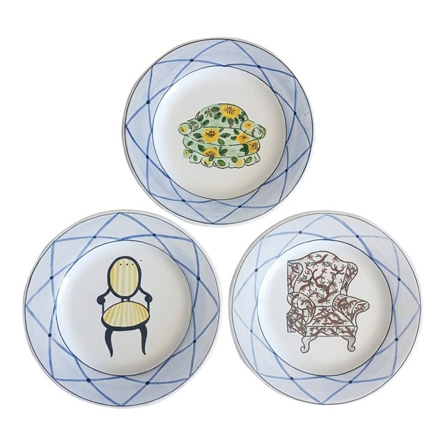 ​Vintage Casa Fina Hand-Painted Ceramic Chair Plates - Set of 3 For Sale