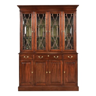 Ethan Allen Knob Creek Georgian Carved Mahogany Lighted Breakfront Bookcase Cabinet For Sale