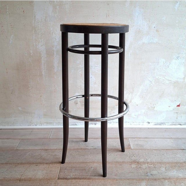 The design of this bar stool is based on the original design by Gebrüder Thonet from the 1880s. The legs of the stool are...