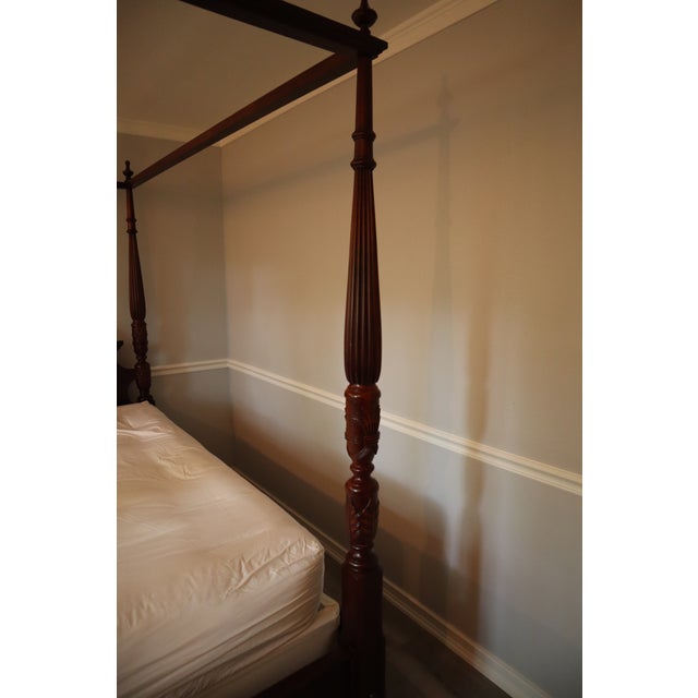 Late 20th Century Traditional Queen Size Wooden Four Poster Canopy Pediment Rice Bedframe For Sale - Image 5 of 6