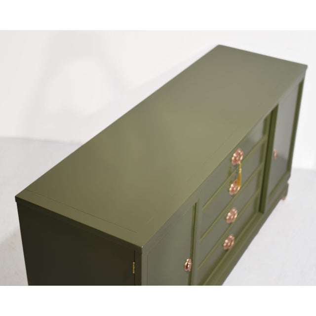 Mid Century Ming Style Chinoiserie Buffet by American of Martinsville in Olive Green - Newly Painted For Sale In Chicago - Image 6 of 14
