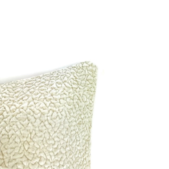 From Kravet Smart is BARTON CHENILLE in the color Latte pillow cover. This rectangular lumbar pillow features a textured,...