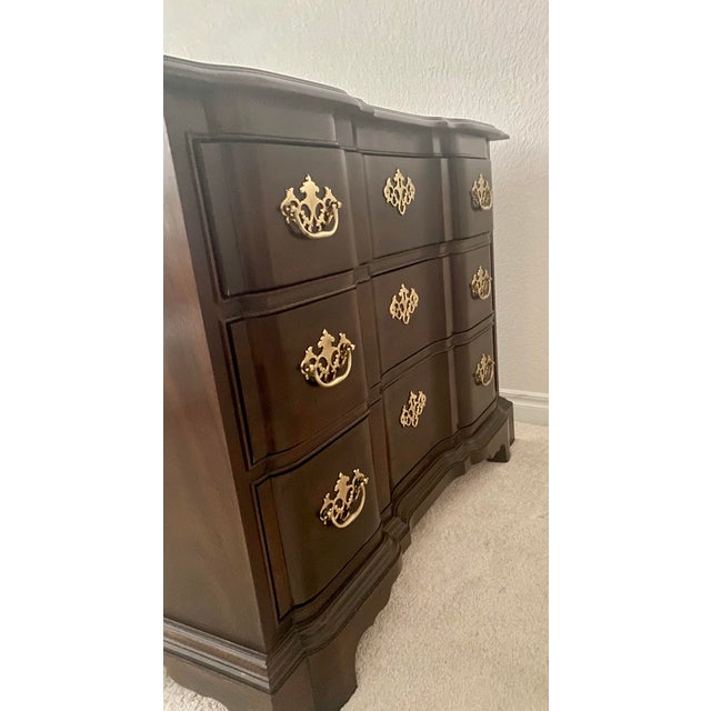 Vintage Drexel Heritage Winfield Ward Chippendale Style Mahogany 3-Drawer Blockfront Chest Excellent Condition.. For Sale - Image 9 of 17