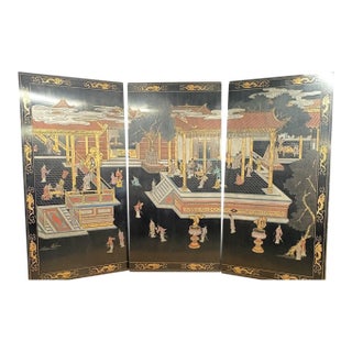 1980s Grand Chinoiserie Palace Scene: 3-Panel Lacquer Screen by Maitland-Smith - A Monumental Work of Hand-Incised Coromandel-Style Artistry For Sale
