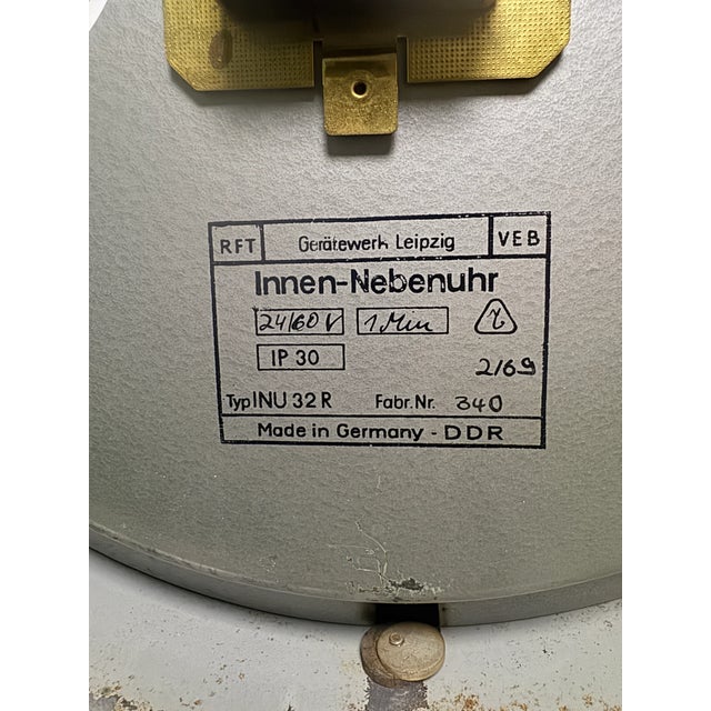 East German Industrial Factory Clock from RFT, 1960s For Sale - Image 10 of 11