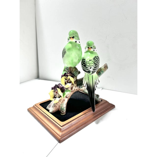 Mid Century Porcelain Parakeet Sculpture – Chinoiserie Bird Figurine on Wood Base For Sale In Louisville - Image 6 of 12