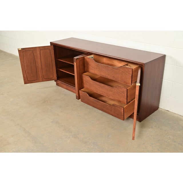 Broyhill Emphasis Mid-Century Modern Sculpted Walnut Sideboard Credenza, Newly Refinished For Sale In South Bend - Image 6 of 12