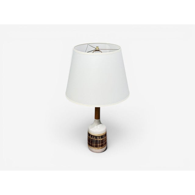 Mid-Century Modern Gordon & Jane Martz, Table Lamp, Walnut, Beige Ceramic, Usa, 1960s For Sale - Image 3 of 11
