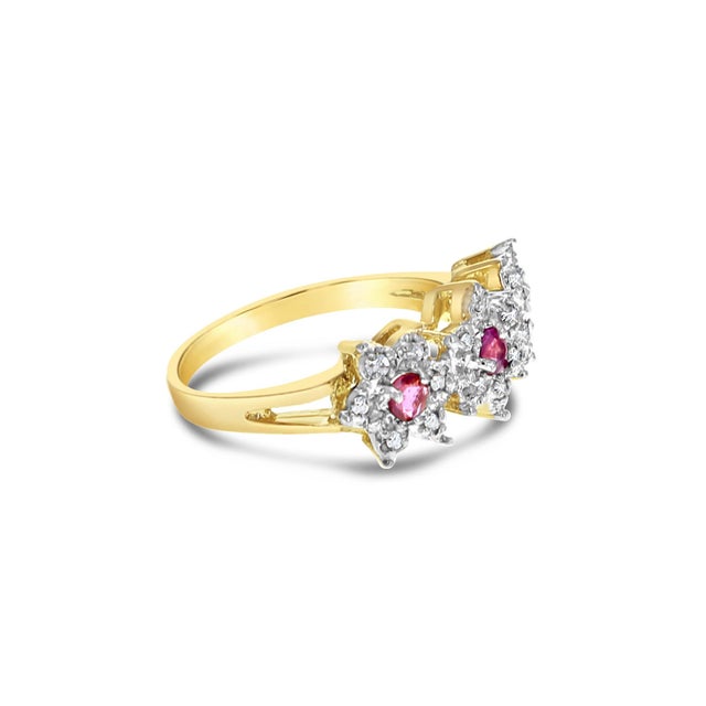 Contemporary Three Flower Shaped Diamond Ruby Ring 14k Yellow Gold, Size 4 For Sale - Image 3 of 3