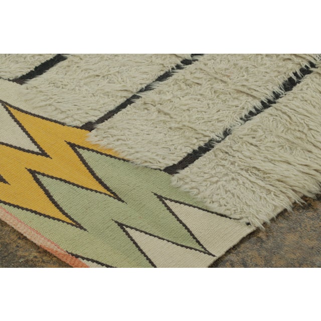 Vintage Scandinavian Style Berber-Inspired Wool Rug, 1940 by Rug & Kilim For Sale In New York - Image 6 of 9