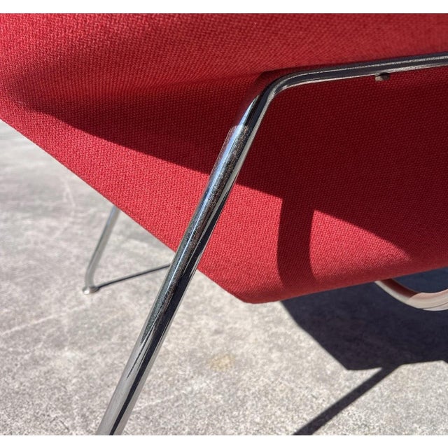 Eero Saarinen Womb Chair by Knoll For Sale - Image 10 of 12
