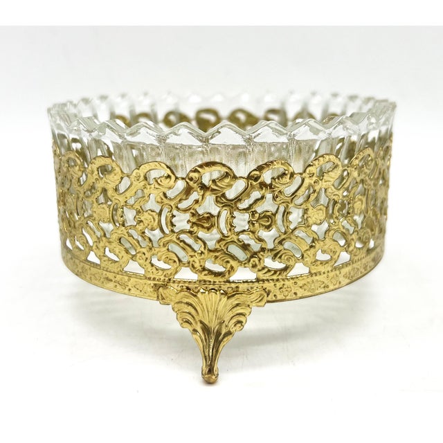 Maitland - Smith Vintage Hollywood Regency Gold-Tone Filigree & Glass Footed Dish — Candy / Nut Bowl / Vide Poche For Sale - Image 4 of 15