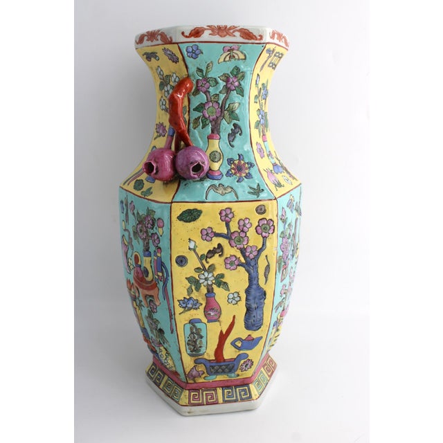 Antique Chinese Porcelain Hexagonal Vase, Famille Juane "Hundred Treasures" Rare For Sale - Image 9 of 18