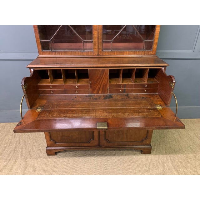 Early 19th Century George III Bookcase in Mahogany, 1800 For Sale - Image 5 of 18