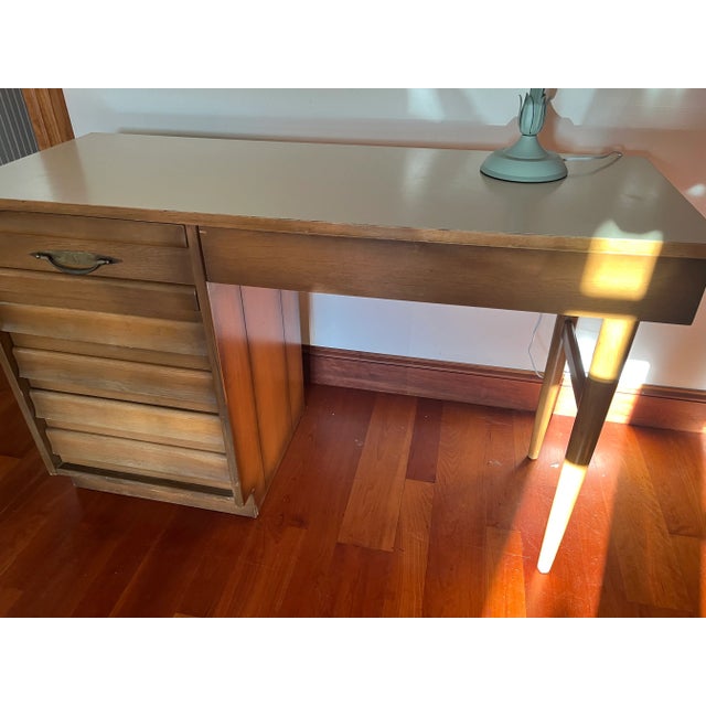 1960s Mid-Century Modern Desk American Martinsville For Sale - Image 9 of 12