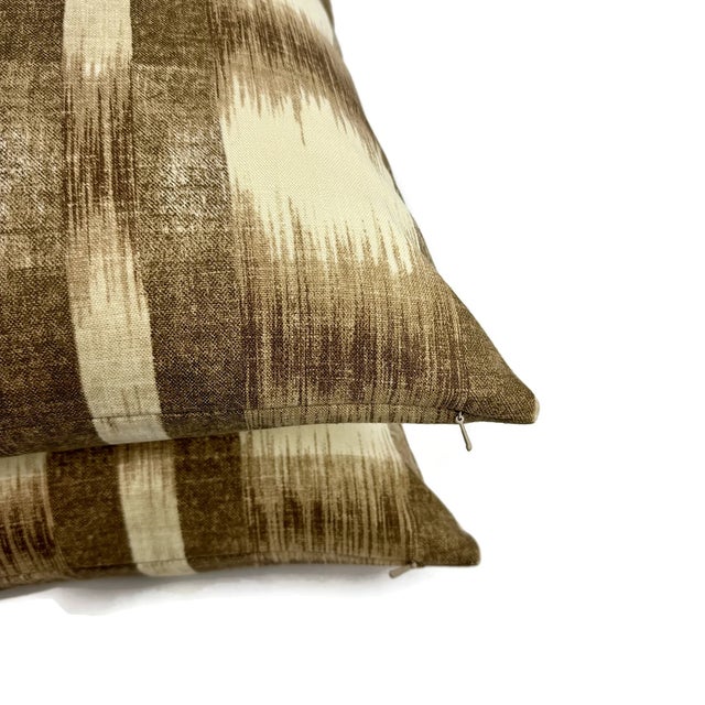 Schumacher Schumacher Raleigh Ikat Plaid in Brown and Cream Pillow Cover - Williamsburg Brown and Cream Abstract Pattern For Sale - Image 4 of 6