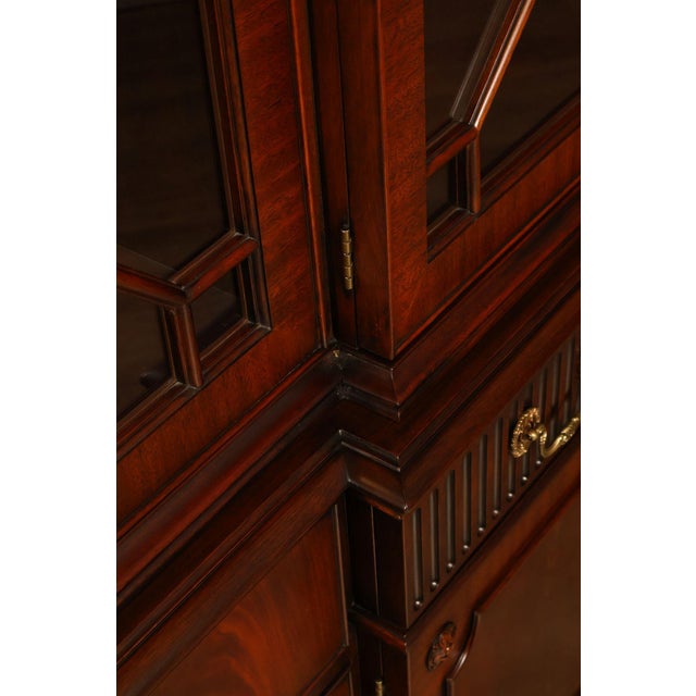 Henkel Harris Chippendale Style Mahogany China Cabinet Breakfront For Sale - Image 16 of 18