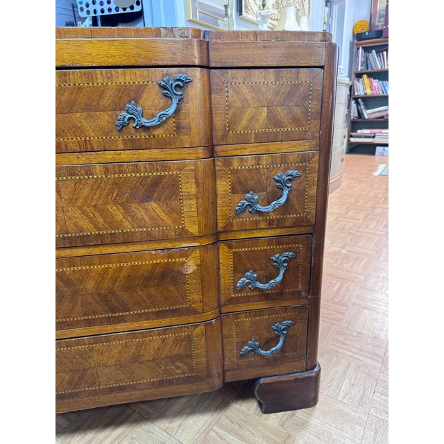 French Provincial Serpentine Walnut Commode, C. 1880–1910 — Herringbone Veneer & Ebony Stringing For Sale In San Francisco - Image 6 of 12