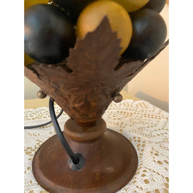 Metal Vintage Mid-Century Modern l'Artigiani International Glass Grape Cluster Table Lamp – Multicoloured Botanical Design For Sale - Image 7 of 7
