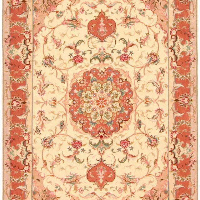 Middle Eastern Rug in Wool For Sale - Image 3 of 11