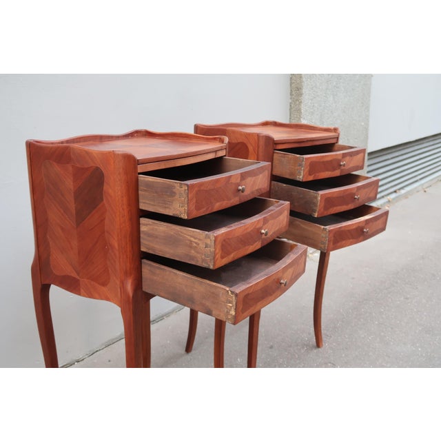 1920s Pair of French Louis XV Style Rosewood Side Tables Nightstands For Sale - Image 11 of 13