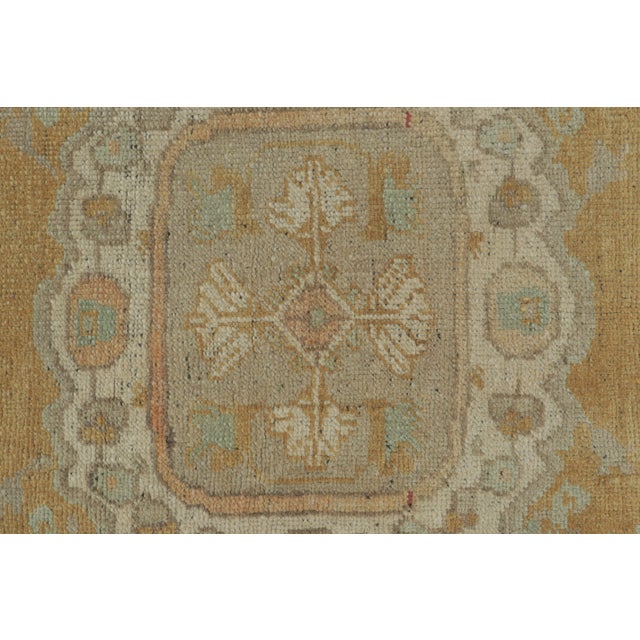 Traditional Vintage Turkish Gift-Sized Rug With Soft Ivory Medallion Design - Rug & Kilim For Sale - Image 3 of 3