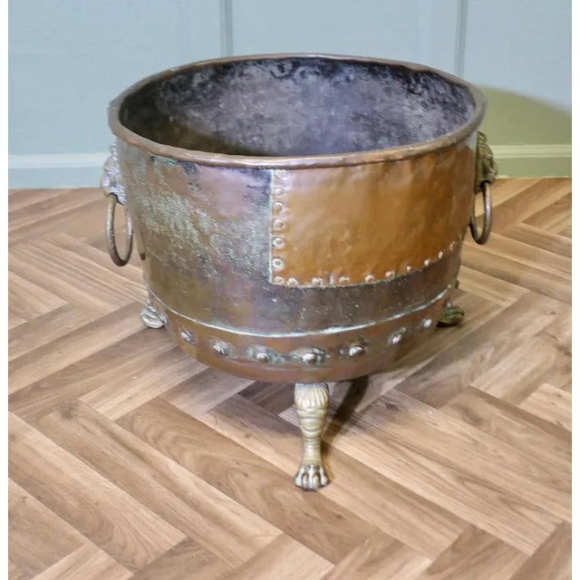 Large Early 19th Century Copper Log Cauldron This is a lovely looking Cauldron, it has obviously been a much treasured...